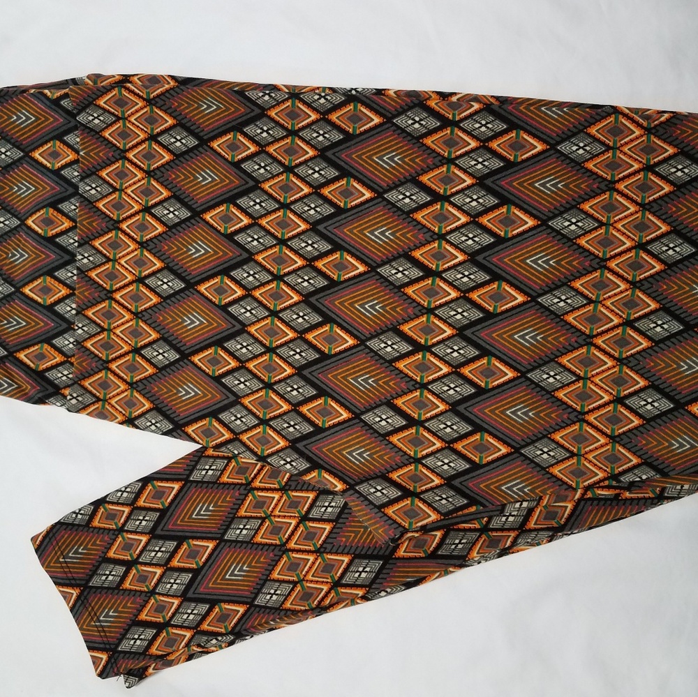 LuLaRoe Tall & Curvy Leggings